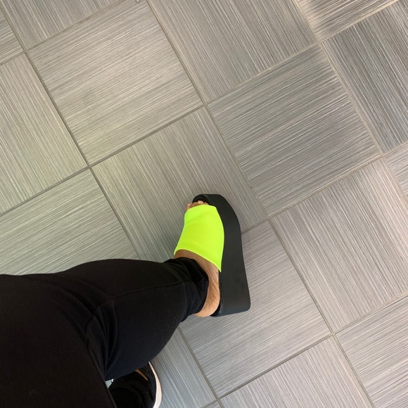 Meet your Posher, Sasshagaye - Picture 1 of 1